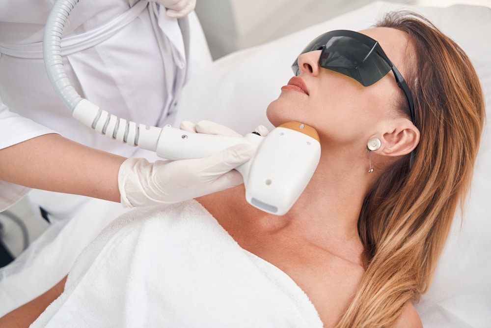 Épilation laser du visage chez Clin'Epil à Lille, réalisée par une praticienne certifiée.
